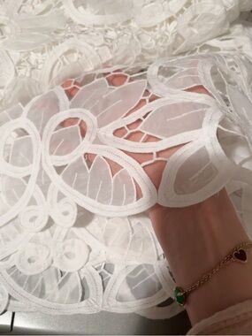 🍭😍Brand New White Cutwork Lace Tablecloth with scallop edge 64×66